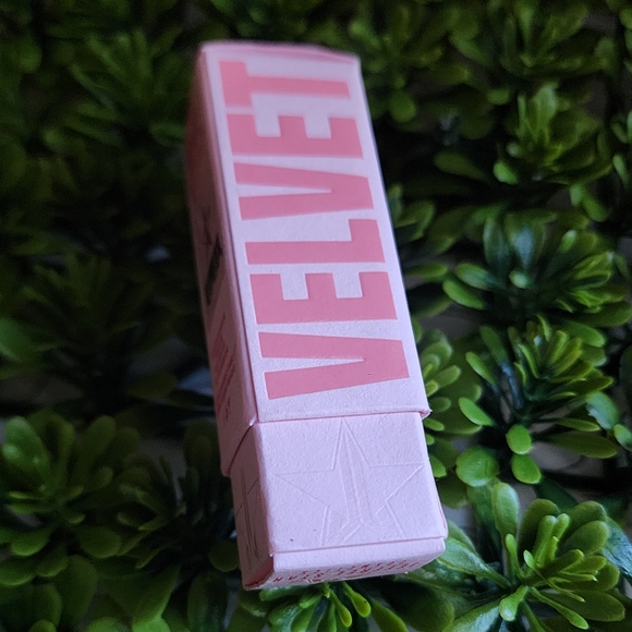 NWT Jeffree Star Velvet Trap Lipstick Wyoming Ice Tea - Picture 4 of 5